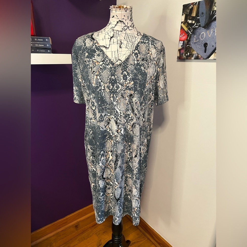 7 for $30 Christian Siriano Short Sleeve Dress